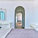 Luxurious Pactia Amazing Pool