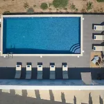Luxurious Pactia Amazing Pool