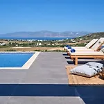 Luxurious Pactia Amazing Pool