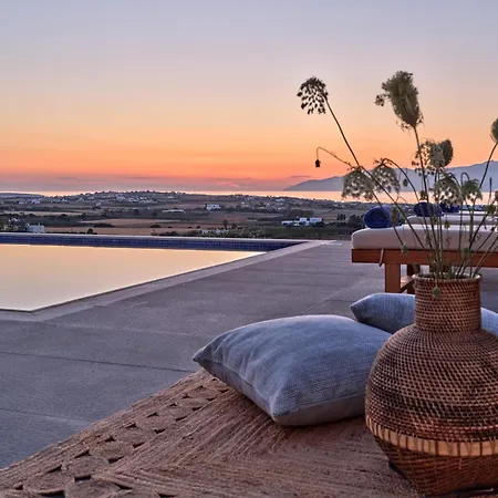 Luxurious Pactia Amazing Pool