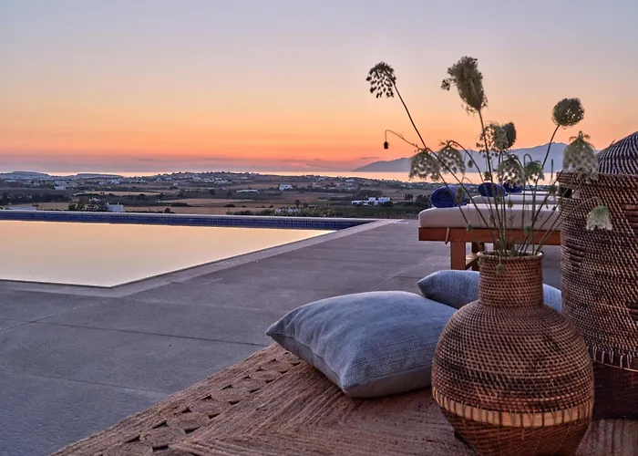 Luxurious Pactia Amazing Pool